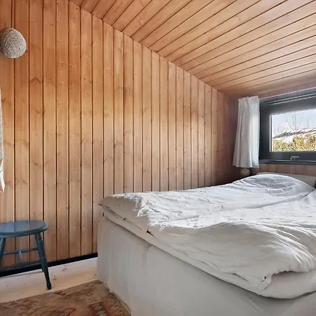 Charming 70s Retreat Near And Peaceful Vibe