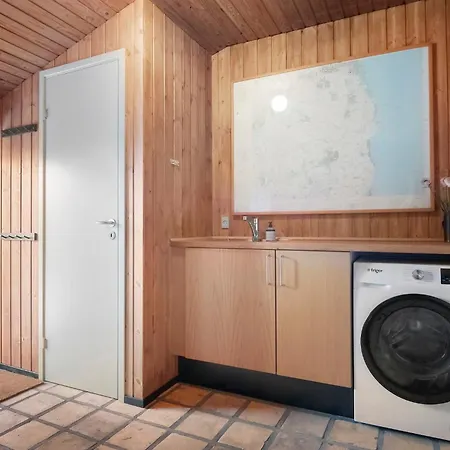 Charming 70s Retreat Near And Peaceful Vibe Ferienhaus