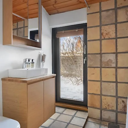 Charming 70s Retreat Near And Peaceful Vibe