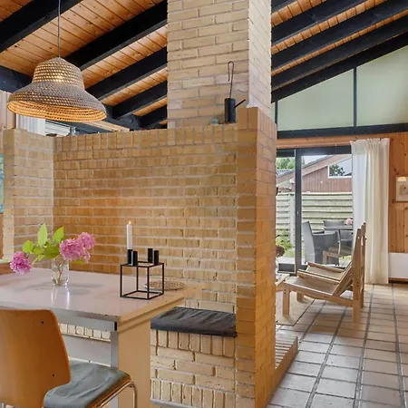 Ferienhaus Charming 70s Retreat Near And Peaceful Vibe